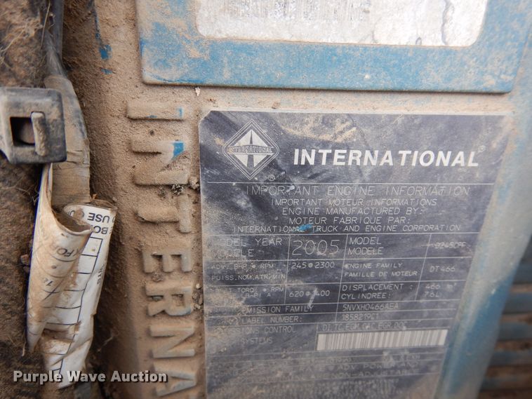 image for item DF8313 2006 International 4300  refrigerated truck