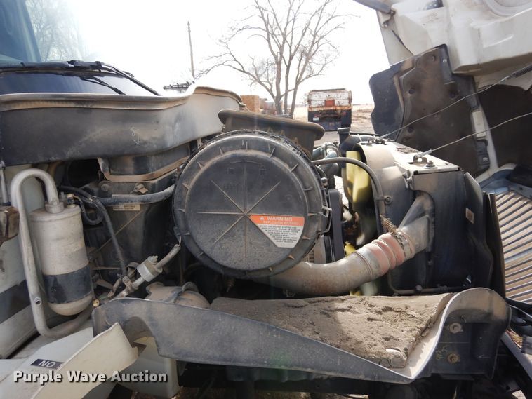 image for item DF8313 2006 International 4300  refrigerated truck