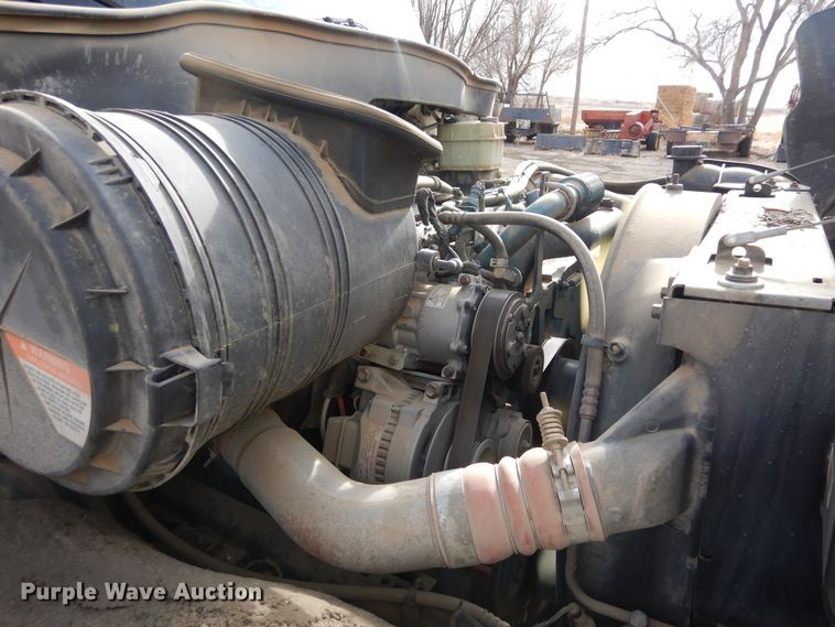 image for item DF8313 2006 International 4300  refrigerated truck