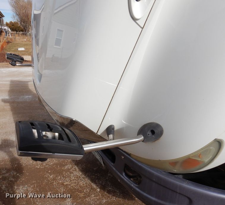 image for item DF8313 2006 International 4300  refrigerated truck