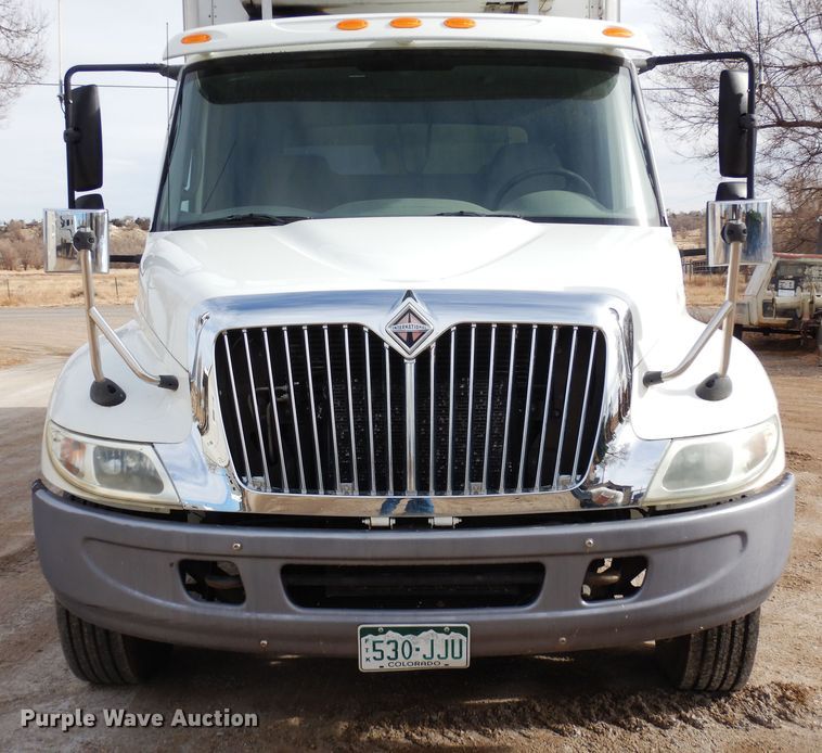 image for item DF8313 2006 International 4300  refrigerated truck