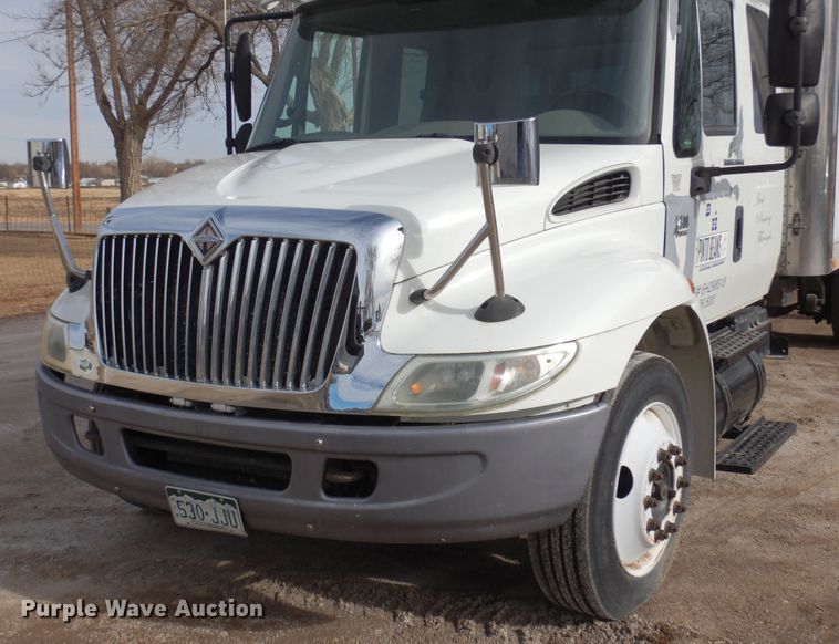 image for item DF8313 2006 International 4300  refrigerated truck