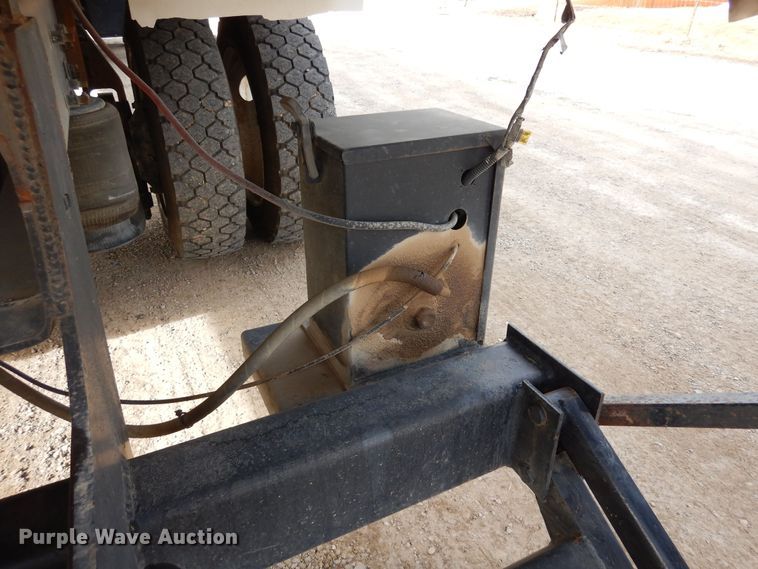 image for item DF8313 2006 International 4300  refrigerated truck