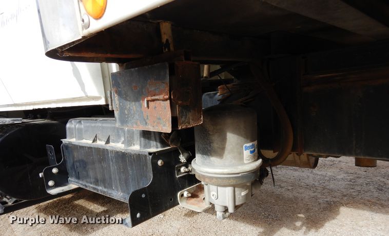 image for item DF8313 2006 International 4300  refrigerated truck