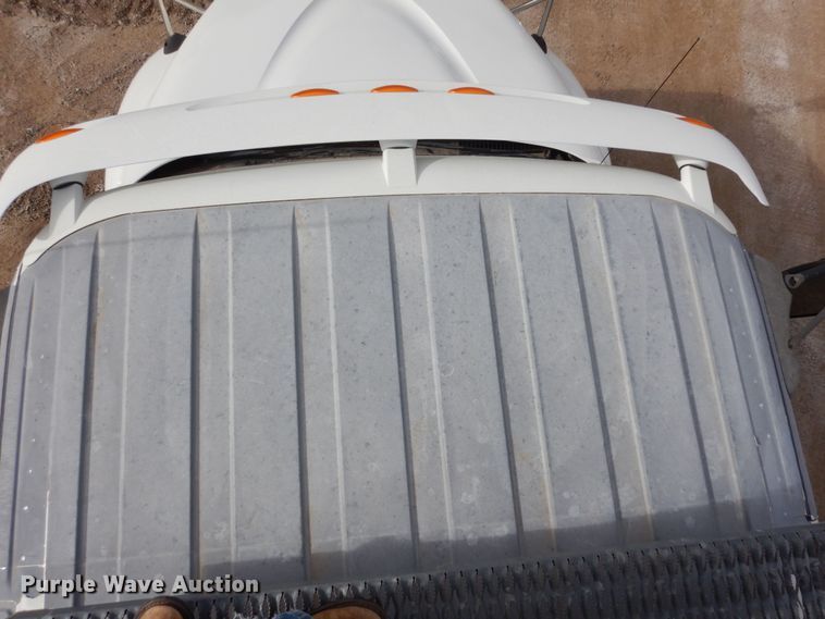 image for item DF8313 2006 International 4300  refrigerated truck