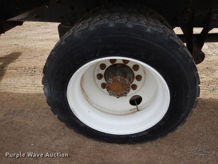 image for item DF8313 2006 International 4300  refrigerated truck