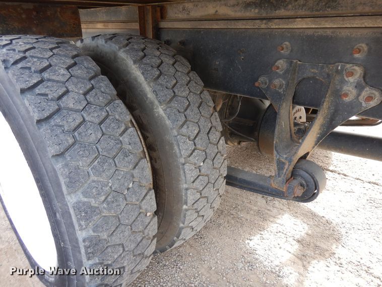 image for item DF8313 2006 International 4300  refrigerated truck