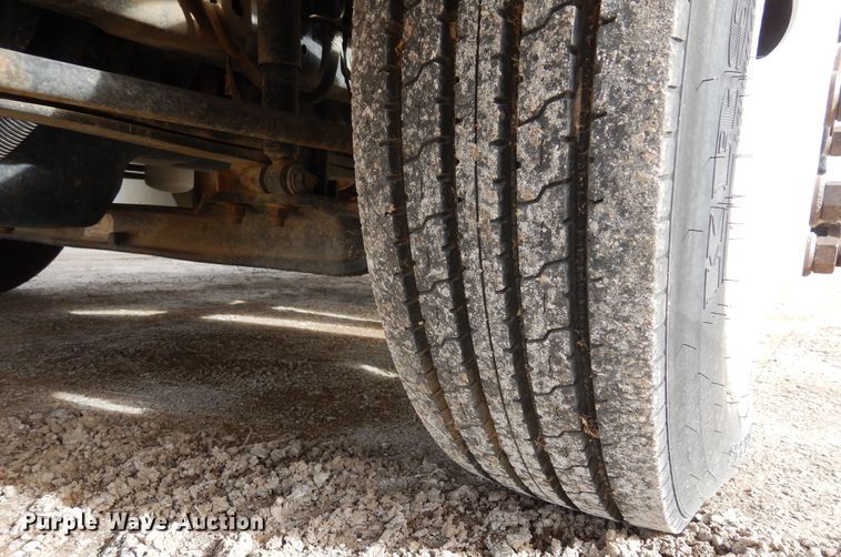 image for item DF8313 2006 International 4300  refrigerated truck