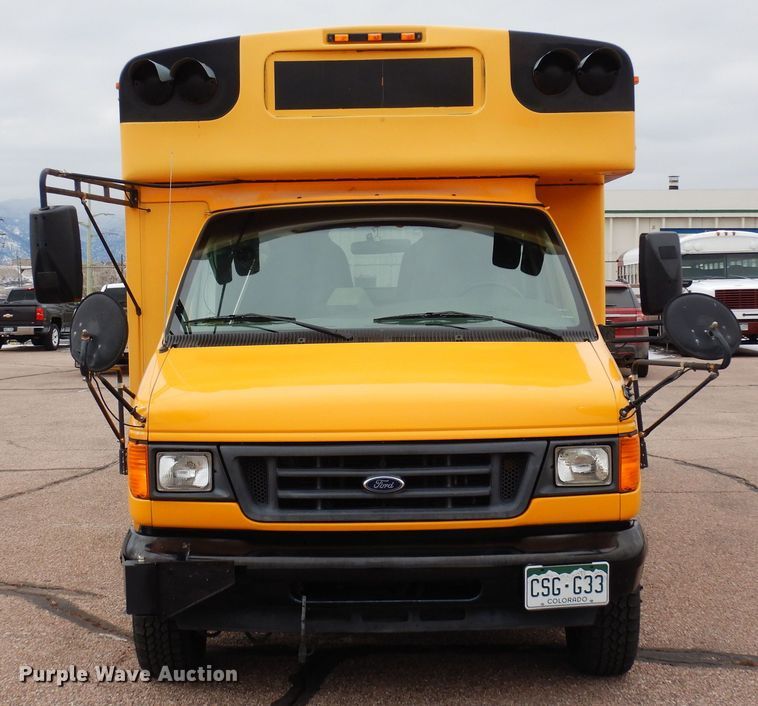 image for item DF8329 2005 Ford E450  school bus