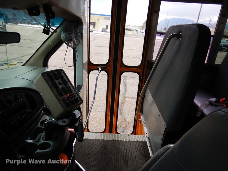 image for item DF8329 2005 Ford E450  school bus