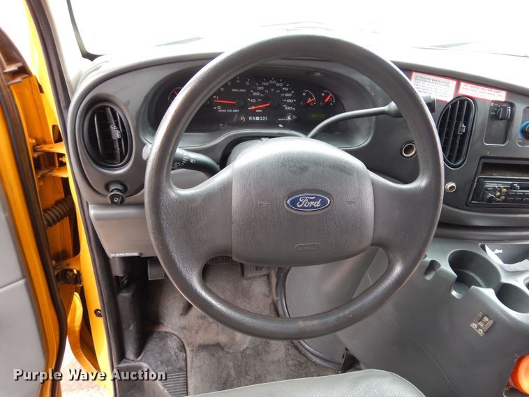 image for item DF8329 2005 Ford E450  school bus