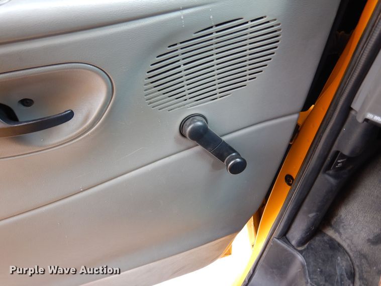 image for item DF8329 2005 Ford E450  school bus