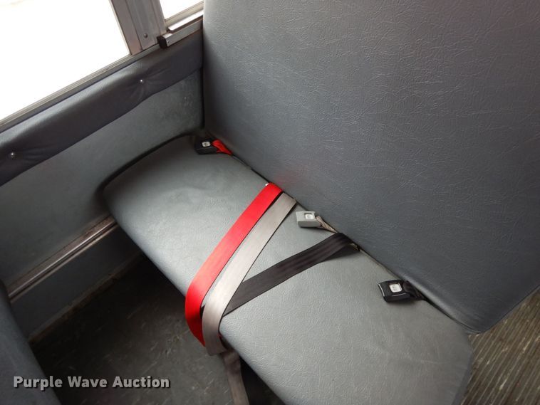 image for item DF8329 2005 Ford E450  school bus