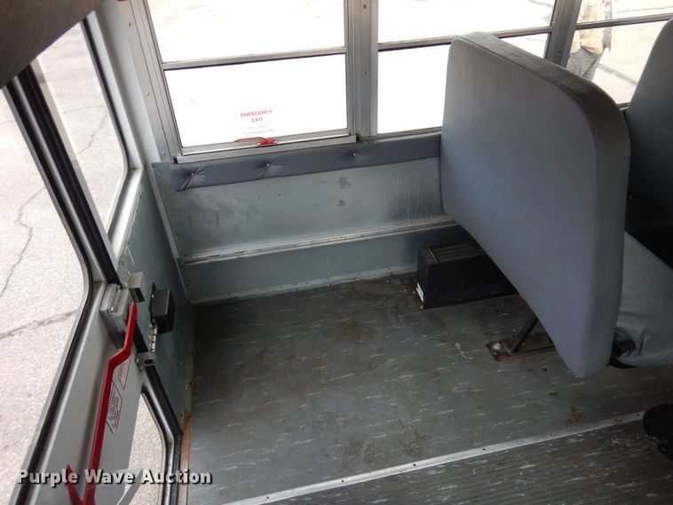 image for item DF8329 2005 Ford E450  school bus
