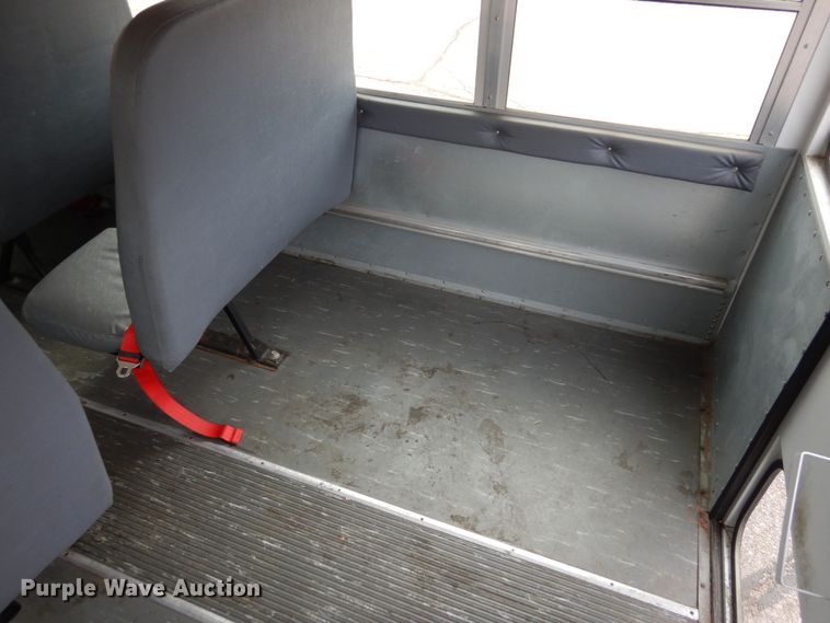 image for item DF8329 2005 Ford E450  school bus