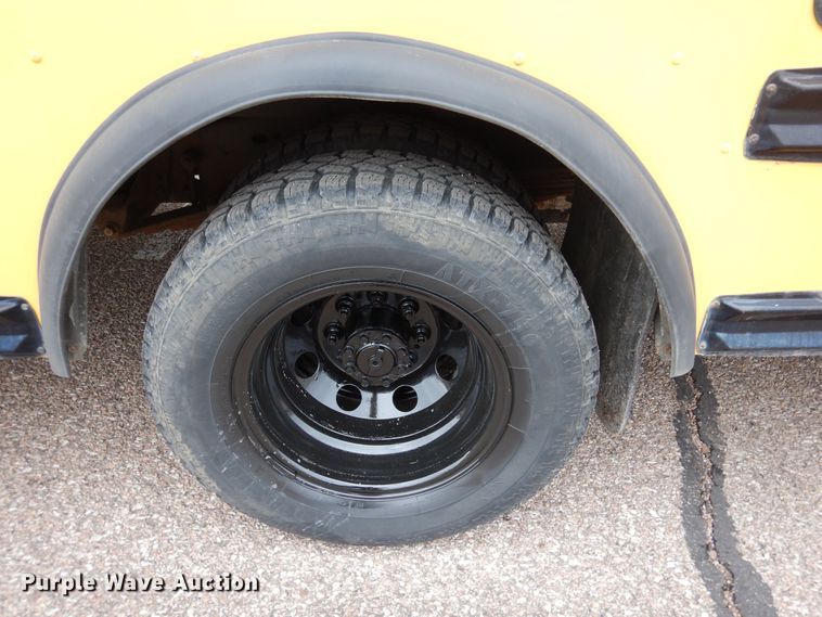 image for item DF8329 2005 Ford E450  school bus