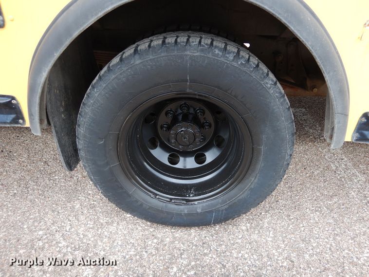 image for item DF8329 2005 Ford E450  school bus