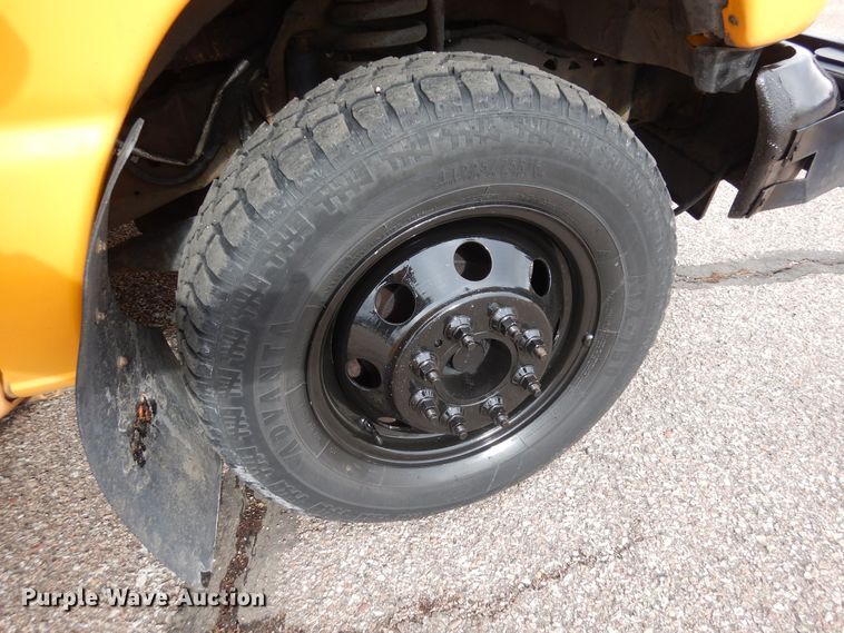 image for item DF8329 2005 Ford E450  school bus