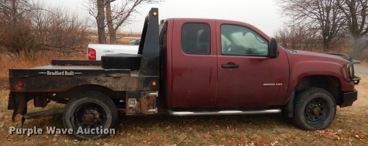 image for item DI6971 2009 GMC Sierra 2500HD  Ext. Cab flatbed pickup truck