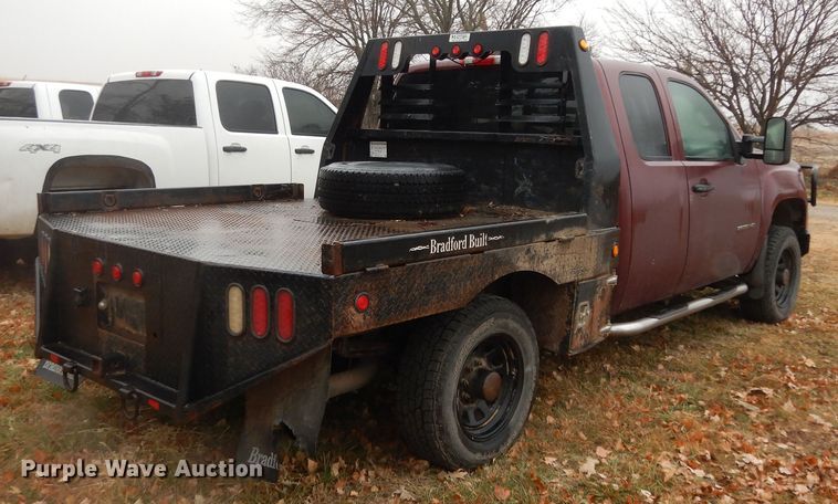 image for item DI6971 2009 GMC Sierra 2500HD  Ext. Cab flatbed pickup truck