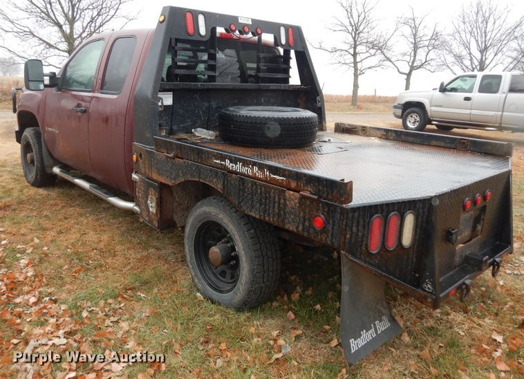 image for item DI6971 2009 GMC Sierra 2500HD  Ext. Cab flatbed pickup truck