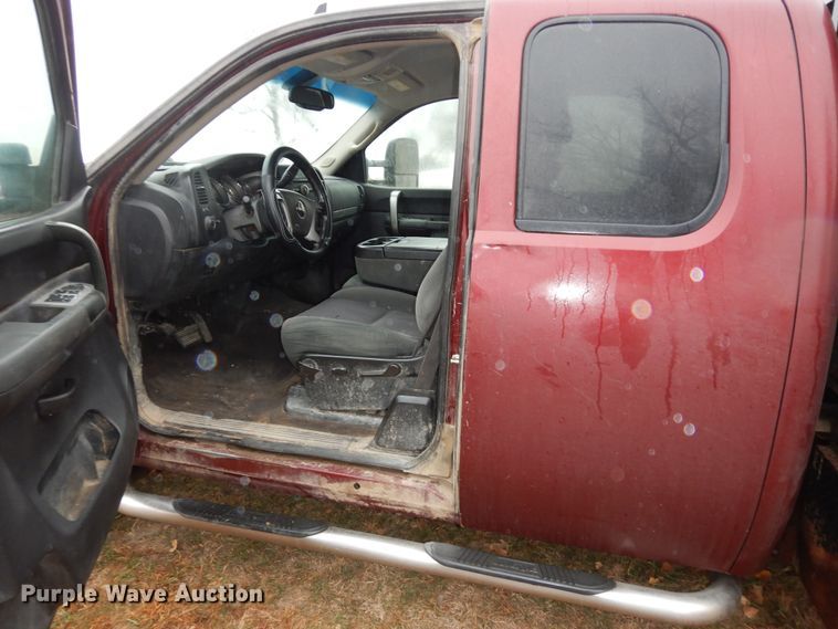 image for item DI6971 2009 GMC Sierra 2500HD  Ext. Cab flatbed pickup truck