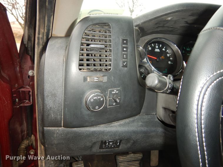 image for item DI6971 2009 GMC Sierra 2500HD  Ext. Cab flatbed pickup truck