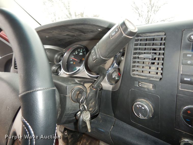 image for item DI6971 2009 GMC Sierra 2500HD  Ext. Cab flatbed pickup truck