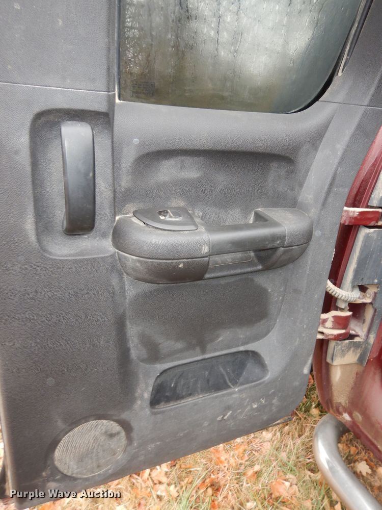 image for item DI6971 2009 GMC Sierra 2500HD  Ext. Cab flatbed pickup truck