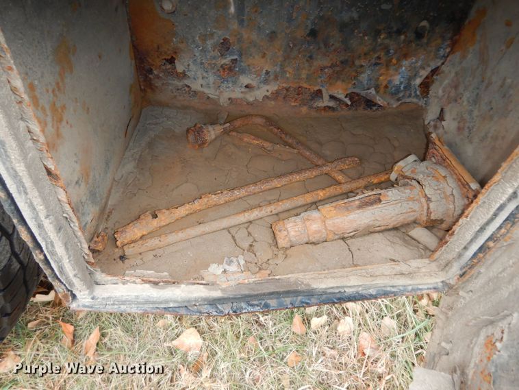 image for item DI6971 2009 GMC Sierra 2500HD  Ext. Cab flatbed pickup truck