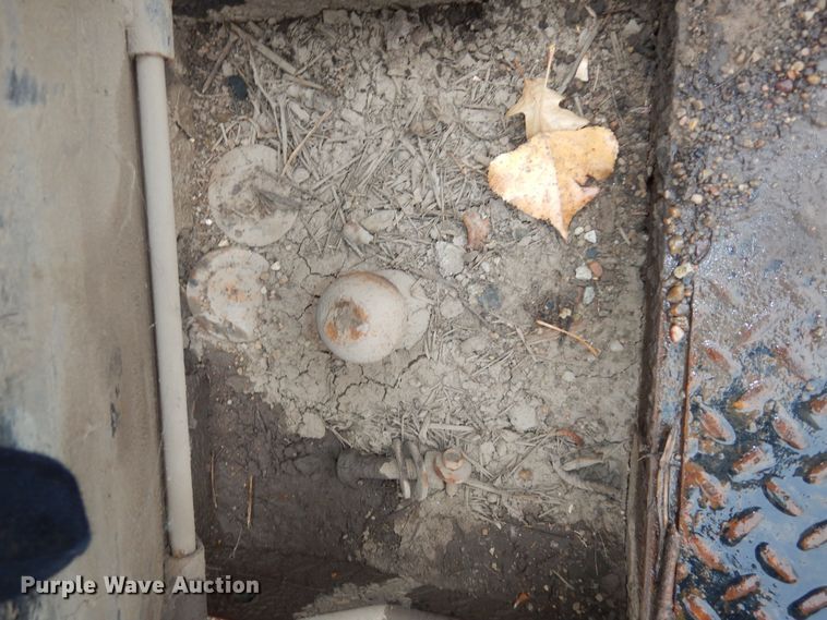 image for item DI6971 2009 GMC Sierra 2500HD  Ext. Cab flatbed pickup truck