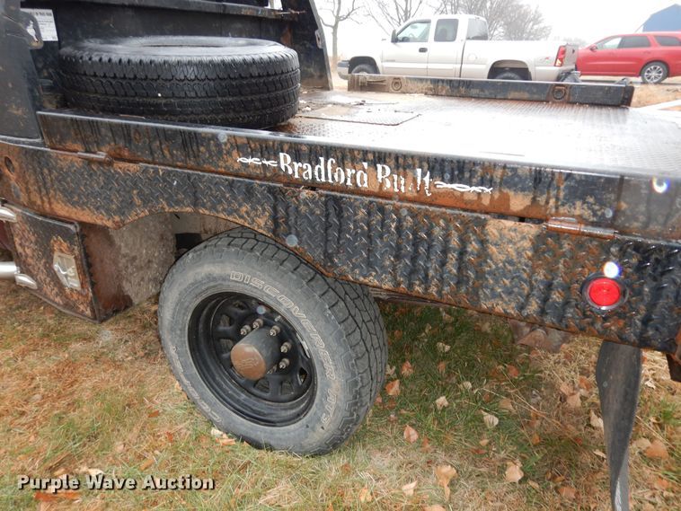 image for item DI6971 2009 GMC Sierra 2500HD  Ext. Cab flatbed pickup truck