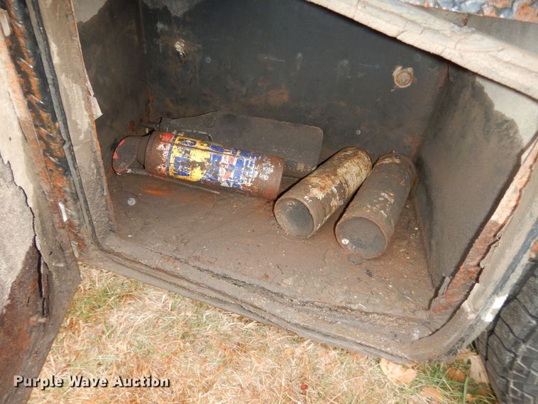 image for item DI6971 2009 GMC Sierra 2500HD  Ext. Cab flatbed pickup truck