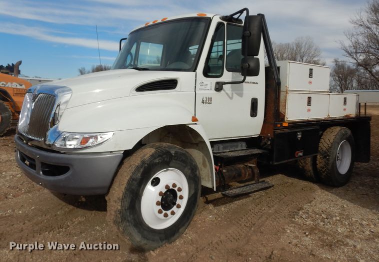 image for item DK7520 2005 International 4300  flatbed truck
