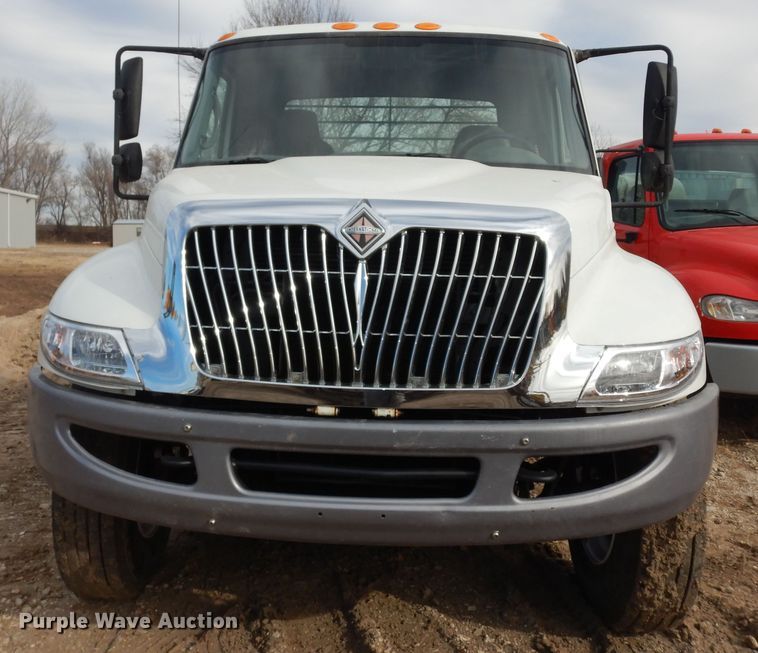 image for item DK7520 2005 International 4300  flatbed truck