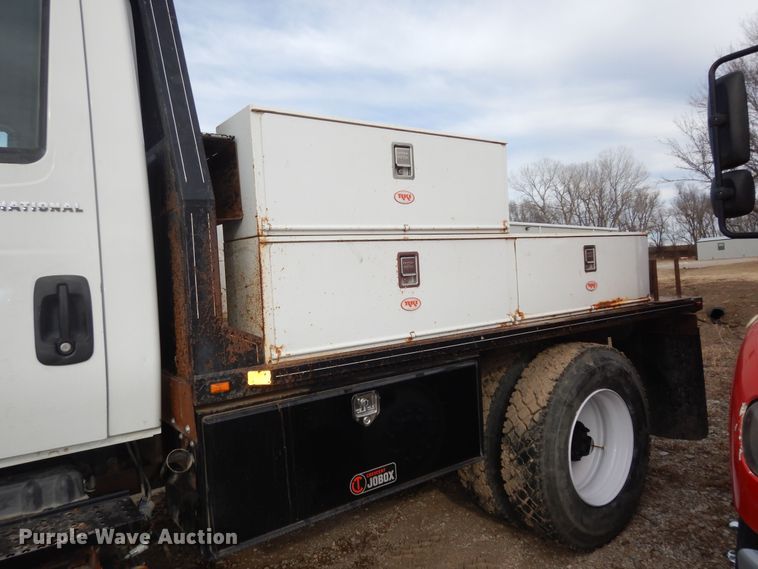 image for item DK7520 2005 International 4300  flatbed truck