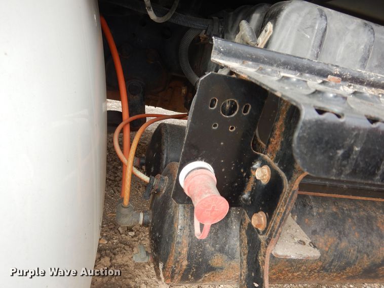 image for item DK7520 2005 International 4300  flatbed truck