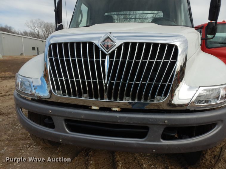 image for item DK7520 2005 International 4300  flatbed truck