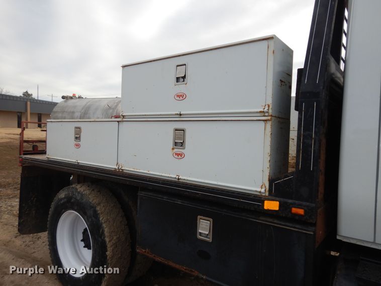 image for item DK7520 2005 International 4300  flatbed truck