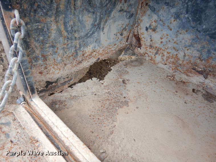 image for item DK7520 2005 International 4300  flatbed truck