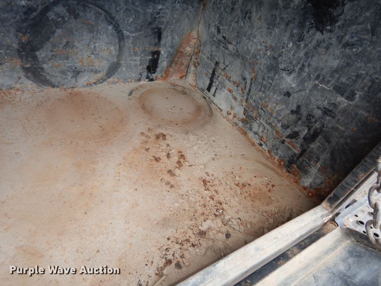 image for item DK7520 2005 International 4300  flatbed truck