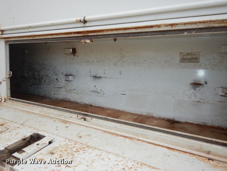 image for item DK7520 2005 International 4300  flatbed truck