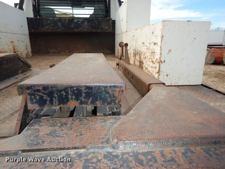 image for item DK7520 2005 International 4300  flatbed truck