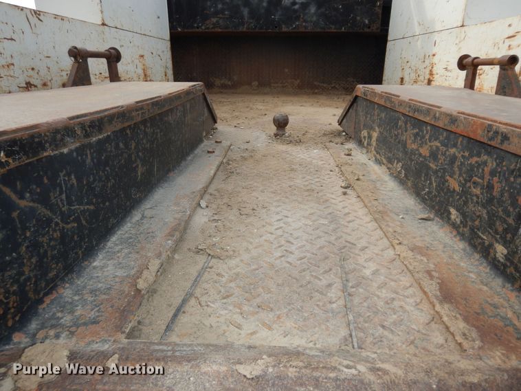 image for item DK7520 2005 International 4300  flatbed truck