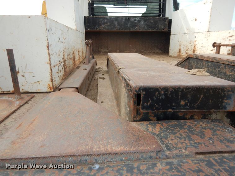 image for item DK7520 2005 International 4300  flatbed truck