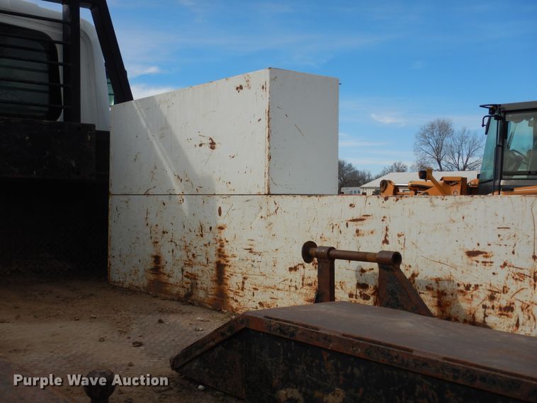 image for item DK7520 2005 International 4300  flatbed truck