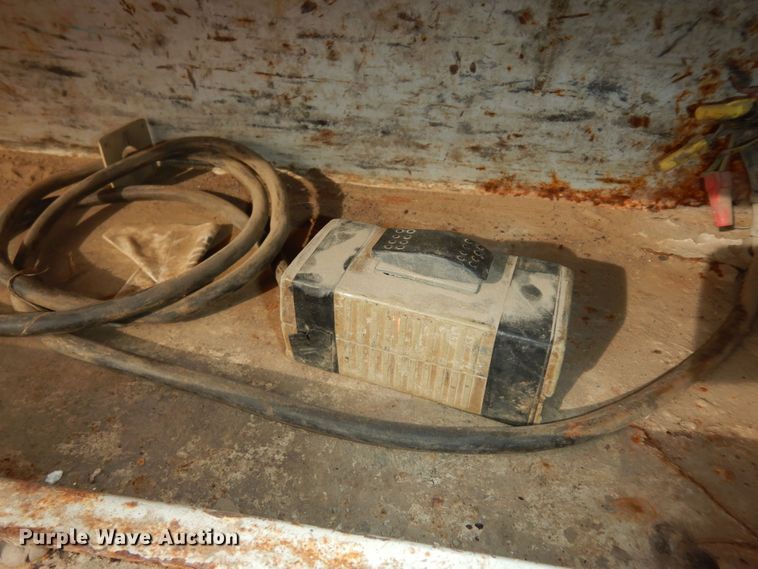 image for item DK7520 2005 International 4300  flatbed truck