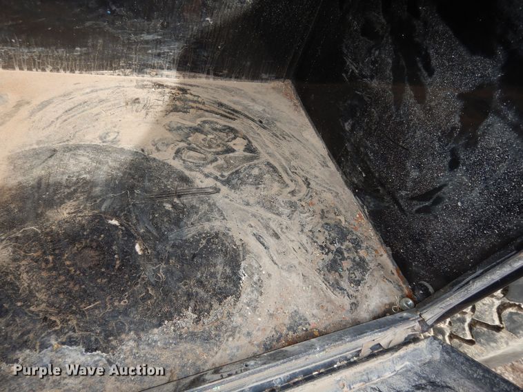 image for item DK7520 2005 International 4300  flatbed truck