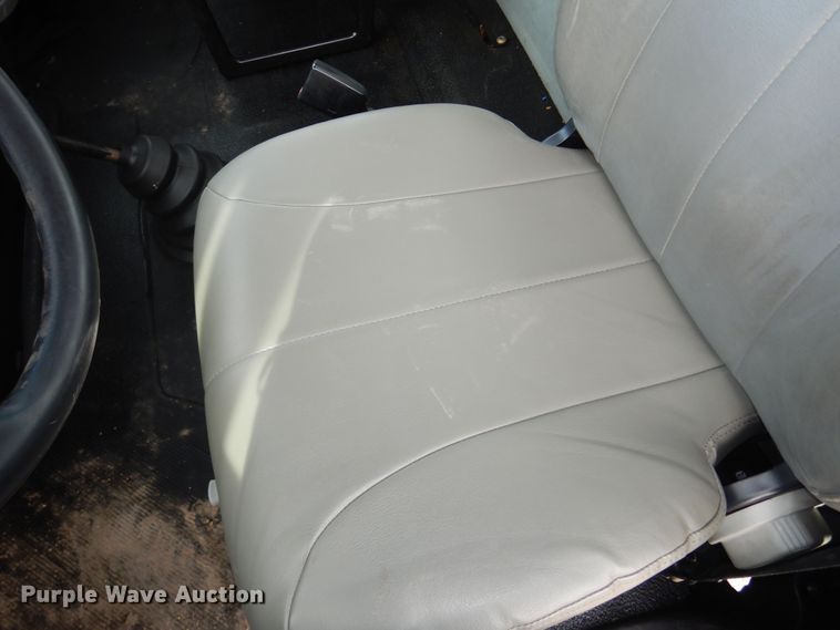 image for item DK7520 2005 International 4300  flatbed truck