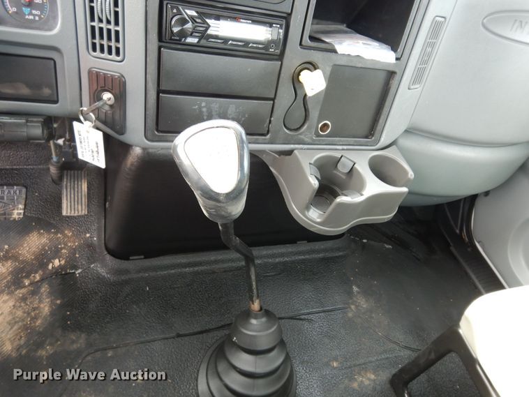 image for item DK7520 2005 International 4300  flatbed truck